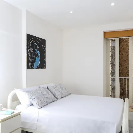 Napoli Centrale Budget Apartment-2